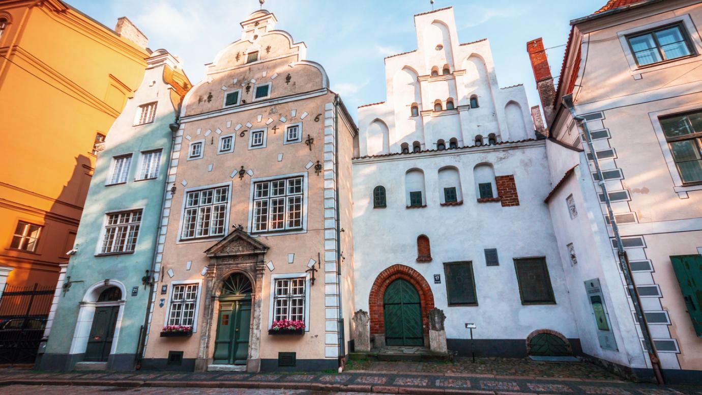 Os «Três Irmãos», complexo de três edifícios construídos em Riga entre os séculos XV e XVII.