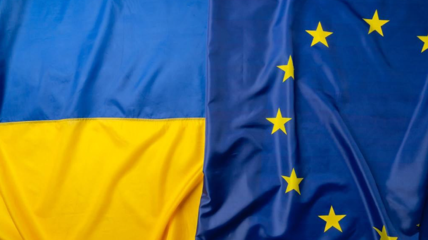 Vlajky EU a Ukrajiny