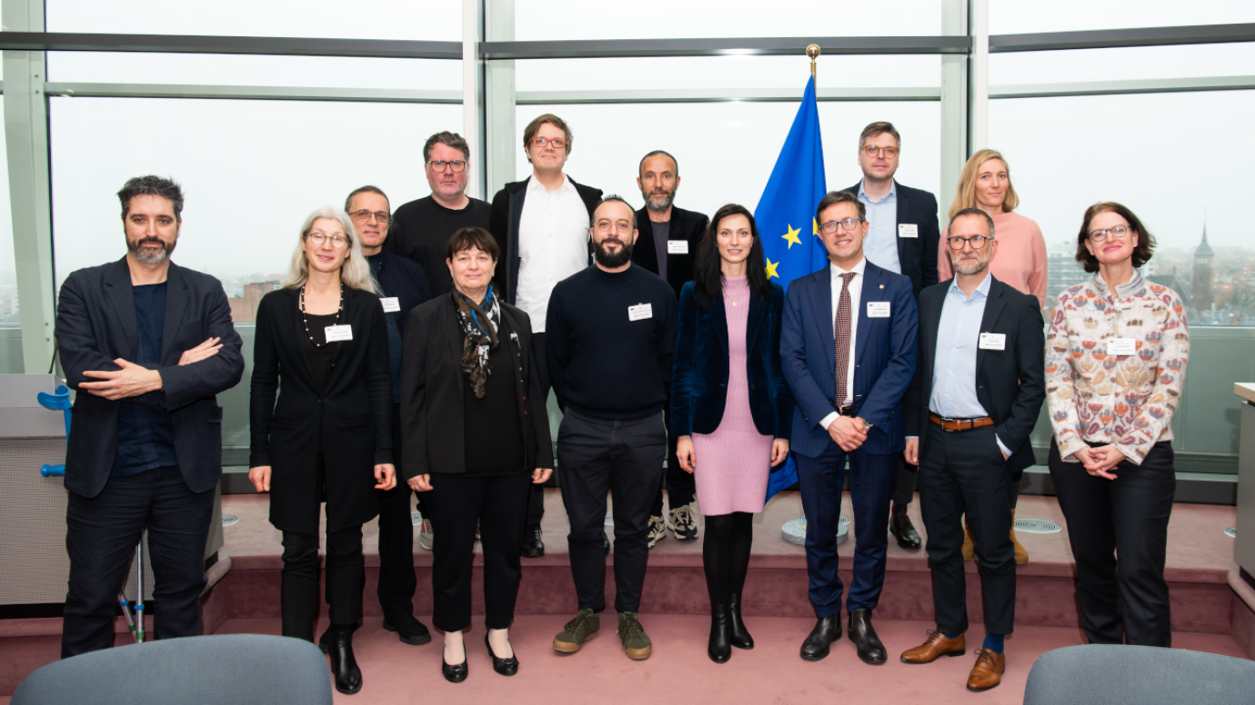 European Commissioner Mariya Gabriel with the participants of the roundtable with representatives from the cultural and creative sectors